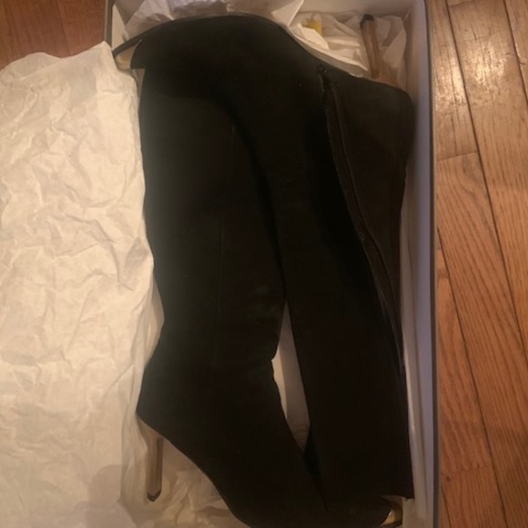 Stuart Weitzman Black Suede Boots Gold Toe Heel 10 - Picture 1 of 5